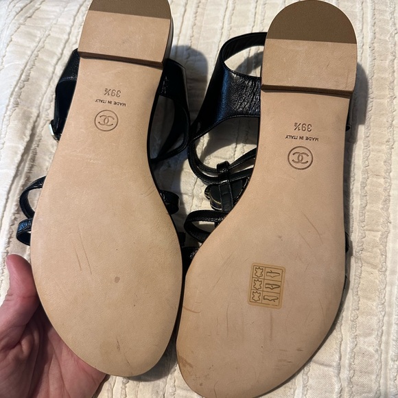 Chanel summer sandals with gorgeous flower details. Never been worn - Picture 3 of 3